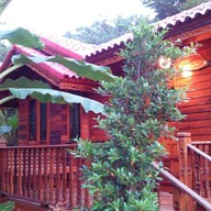 บ้านริมน้ำ