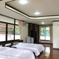 พลอยน้ำค้างรีสอร์ท