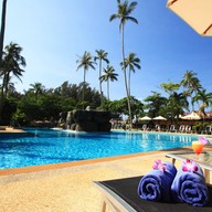 โรงแรมออลซีซั่นส์