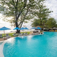 โอเชี่ยนบรีซรีสอร์ท