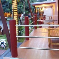 บ้านริมน้ำ