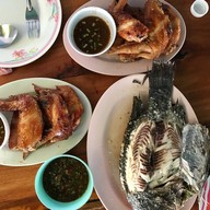 เมนูของร้าน เจ๊น้อยสะพานยาว