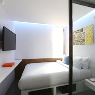 โรงแรมเอสบ็อกซ์