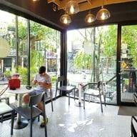 บรรยากาศ Risa Lamo อารีย์ การ์เด้น