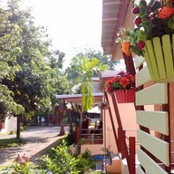 บ้านริมน้ำ