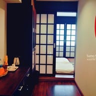 อะราวด์เดอะเวิร์ลดบีแอนด์บี