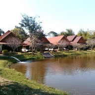 พลอยน้ำค้างรีสอร์ท