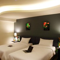 โรงแรม แกรนด์ ทาวเวอร์ อินน์ (สาทร)