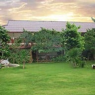 เกาะสีชังรีสอร์ท