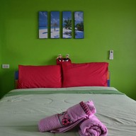 บ้านเนวี (เกาะล้าน)