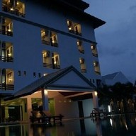 โรงแรมวราวรรณรีสอร์ท