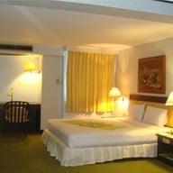 โรงแรมเสนาเพลส