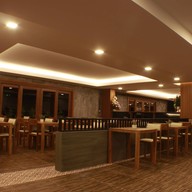 โรงแรมเฮือนเจ้าบ้าน