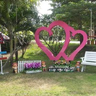 บ้านเรือนริมน้ำ