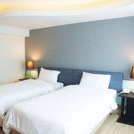 โรงแรม แกรนด์ ทาวเวอร์ อินน์ (สาทร)