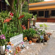 บ้านเรือนริมน้ำ