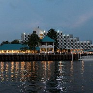 โรงแรมซันธาราเวลเนสรีสอร์ท