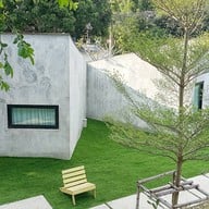 PAUSE Resort & Bar