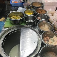 บรรยากาศ น้ำเต้าหู้ โอ&จิน หน้าสวนสาธารณะ ลานโพธิ์ นาเกลือ