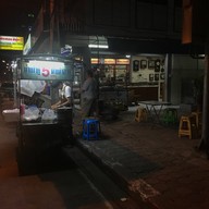 บรรยากาศ น้ำเต้าหู้ โอ&จิน หน้าสวนสาธารณะ ลานโพธิ์ นาเกลือ