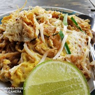 เมนูของร้าน ป้าทองม้วน ผัดหมี่กระโทก-หมูว่าวรสเด็ด