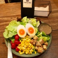 สลัดผักออร์แกนิค (ไข่ต้ม) น้ำสลัดข้าวกล้องกระชายดำ