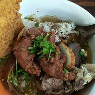 เมนูของร้าน ก๋วยเตี๋ยวหมูกุ้งกรอบ