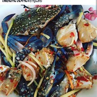 บรรยากาศ ยำปูแสบ YUM PU ZABB ยำมะม่วงปูม้า ตลาดรามอินทรา กม.2