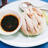 เมนูของร้าน พรทิพย์ ข้าวมันไก่ สี่แยกประตูน้ำ
