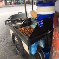 ไก่ทอด ประชาสงเคราะห์30 ห้วยขวาง อยู่ปากทางเข้าสนามกีฬาข้างร้านน้ำปั่น ร้านขนมรังผึ้ง