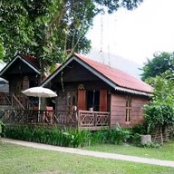 บ้านวิวน้ำ แค้มปิ้ง แอนด์ รีสอร์ท