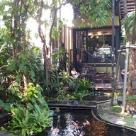 Risa Lamo อารีย์ การ์เด้น