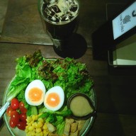 สลัดผักออร์แกนิค (ไข่ต้ม) น้ำสลัดข้าวกล้องกระชายดำ