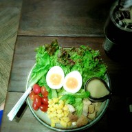 สลัดผักออร์แกนิค (ไข่ต้ม) น้ำสลัดข้าวกล้องกระชายดำ