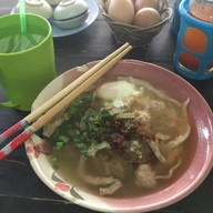 ก๋วยจั๊บญวนเส้นสด เมืองอุบลฯ