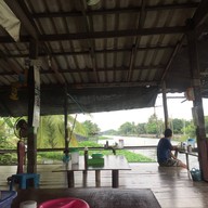 ก๋วยเตี๋ยวหมูริมคลอง ป้าพิศ  ศาลากลาง