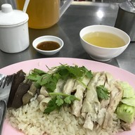 เมนูของร้าน บะหมี่กวางตุ้งหมูอบโคราชแป๊ะปอ