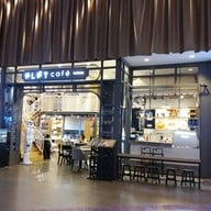 หน้าร้าน PLAY CAFE  สยามพารากอน