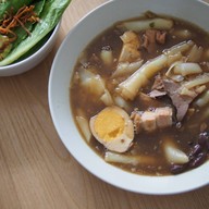 ประยุทธก๋วยจั๊บ ตลาลยิ่งเจริญ