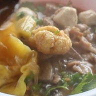 เมนูของร้าน ก๋วยเตี๋ยวหมูป้าบัว ท้ายบ้าน