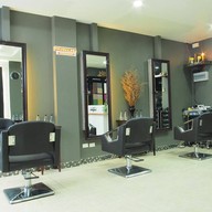 Atmosphere of Doungjai Salon Phuket