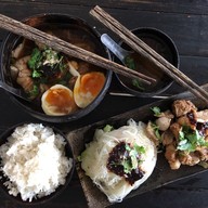 เมนูของร้าน ก๋วยเตี๋ยวเรือสามสหาย อุดรธานี