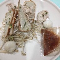 เมนูของร้าน ก๋วยเตี๋ยวหมูต้มยำตำลึงนายเอก กรุงเทพกรีฑา