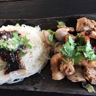 เมนูของร้าน ก๋วยเตี๋ยวเรือสามสหาย อุดรธานี
