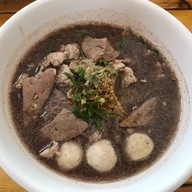 เมนูของร้าน ก๋วยเตี๋ยวลุงพี