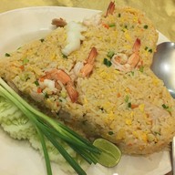 เรือนไม้คาราโอเกะ