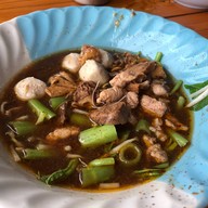 เมนูของร้าน ก๋วยเตี๋ยวเรือบ้านอำเภอ
