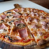 เมนูของร้าน La Piazza Italian Restaurant & Pizzeria