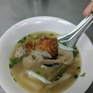 เมนูของร้าน ก๋วยจั๊บนายเอ็ก (Nai Ek Roll Noodle) เยาวราช (primary branch)