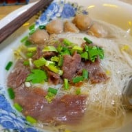 เมนูของร้าน ก๋วยเตี๋ยวเฮียธง ลูกชิ้นเนื้อวัว
